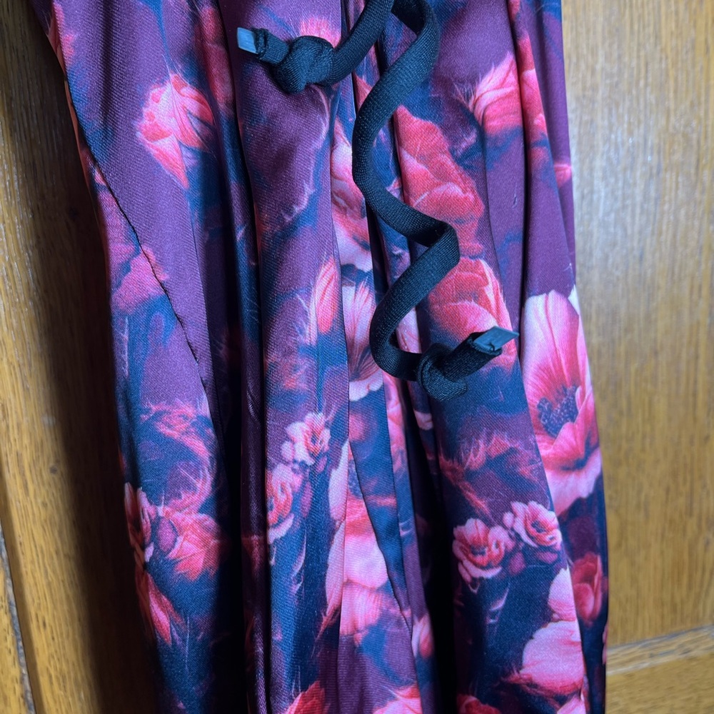 💥HP💥🆕NWT TA3 “Seamed Lushy Satin” Pencil Dress -zipper slit– XS Cranberry Floral - Picture 12 of 16